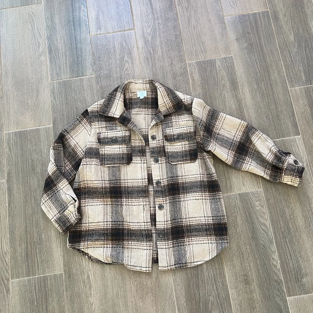 Shacket - Picture 2 of 2